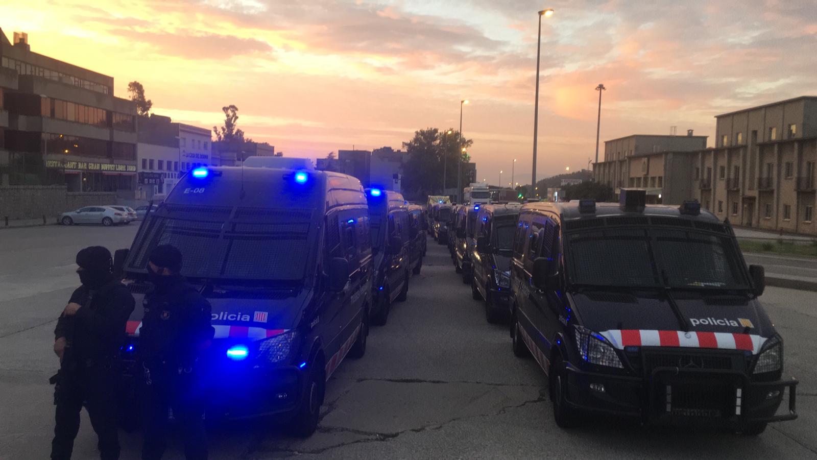 Marlaska aborda con su homólogo francés una posible actuación policial si continúa el bloqueo en La Jonquera Marlaska aborda con su homólogo francés una posible actuación policial si continúa el bloqueo en La Jonquera