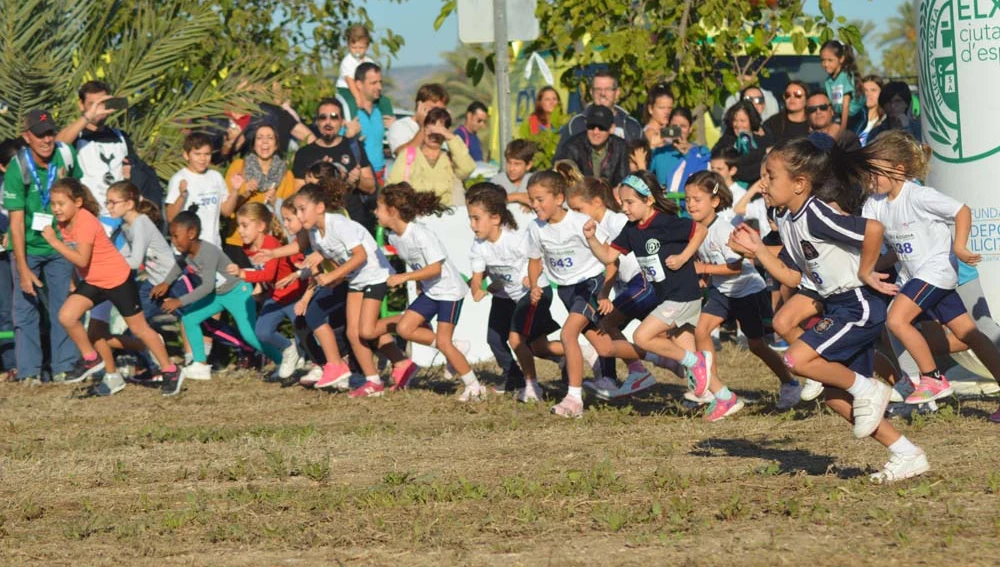 El XXXVI Cross Juventud Atlética de Elche contó con 18 carreras y alrededor de mil participantes.