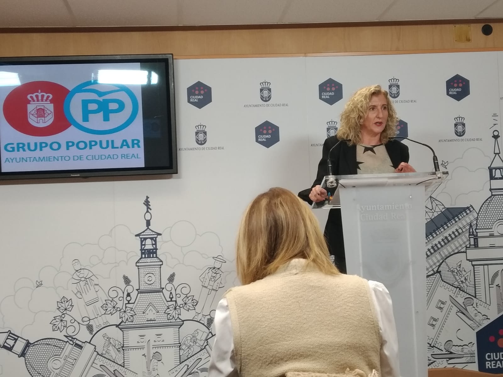 Roncero: "En Ciudad Real se pagan más impuestos pero la calidad de los servicios públicos sigue deteriorándose" Roncero: "En Ciudad Real se pagan más impuestos pero la calidad de los servicios públicos sigue deteriorándose"