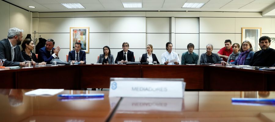 Miembros de la patronal y los sindicatos del fútbol femenino durante el del acto de conciliación celebrado en el Servicio Interconfederal de la Mediación y Arbitraje para hablar de la huelga del fútbol femenino este lunes en Madrid. Miembros de la patronal y los sindicatos del fútbol femenino durante el del acto de conciliación celebrado en el Servicio Interconfederal de la Mediación y Arbitraje para hablar de la huelga del fútbol femenino este lunes en Madrid.