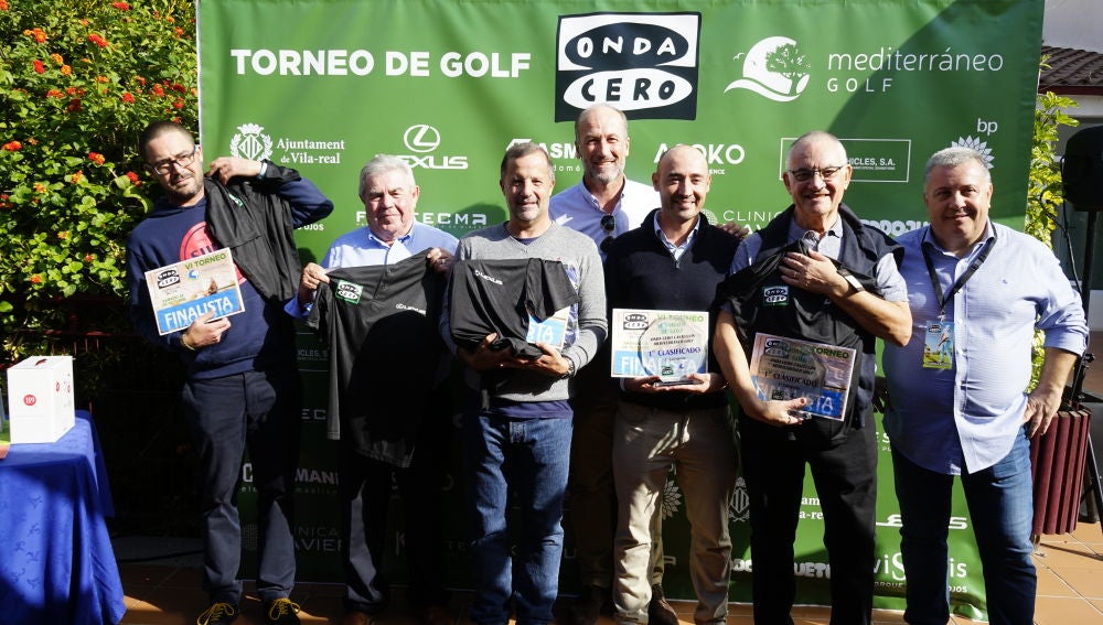Ganadores de la VI edición del Torneo Mediterráneo Golf con Jesús Montalbán, director de Onda Cero Castellón. 