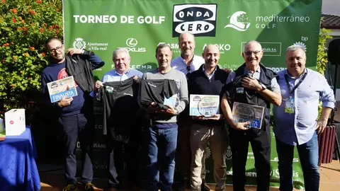 Ganadores de la VI edición del Torneo Mediterráneo Golf con Jesús Montalbán, director de Onda Cero Castellón. GANADORES GOLF