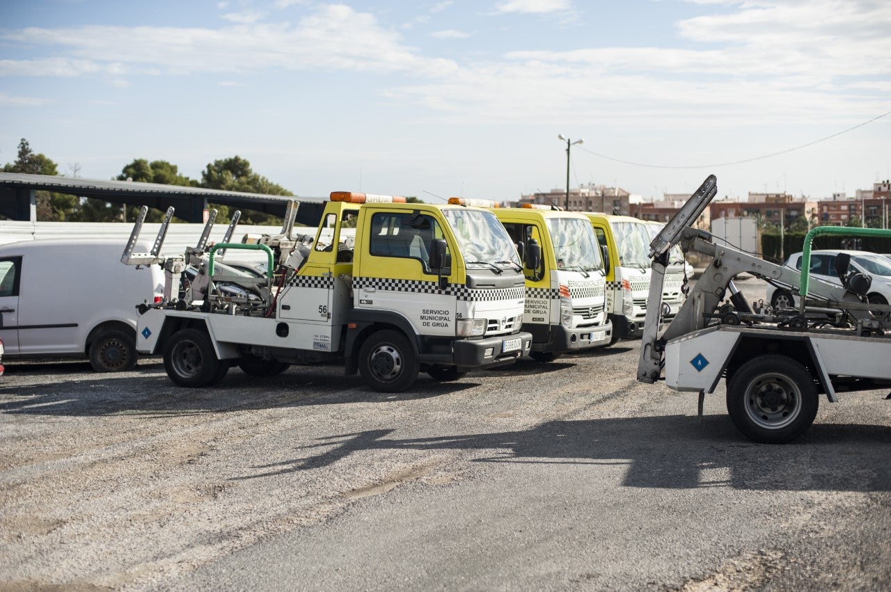 Más del 20% de los coches y motos que llegan al depósito municipal de vehículos de Elche están abandonados Más del 20% de los coches y motos que llegan al depósito municipal de vehículos de Elche están abandonados