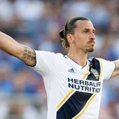 Ibrahimovic celebrando un gol con los Galaxy Ibrahimovic celebrando un gol con los Galaxy