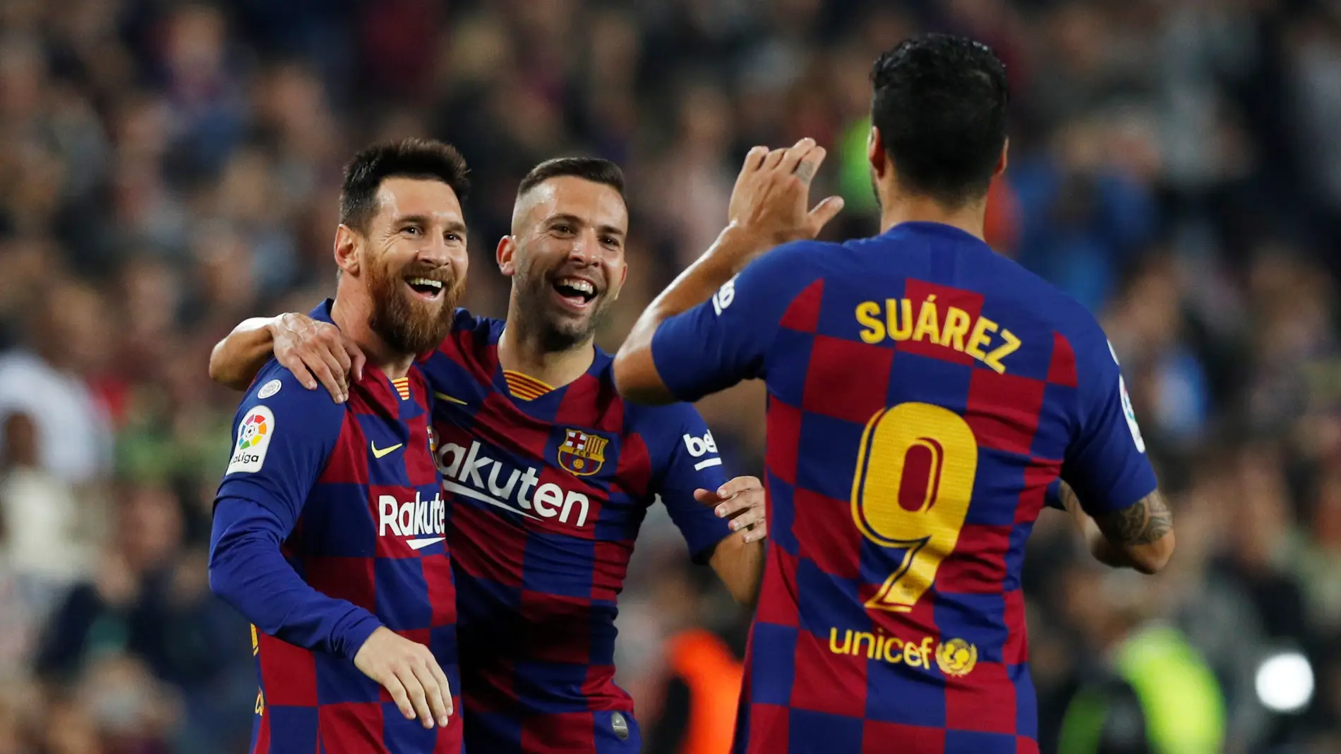 Los futbolistas del Barça celebran un gol