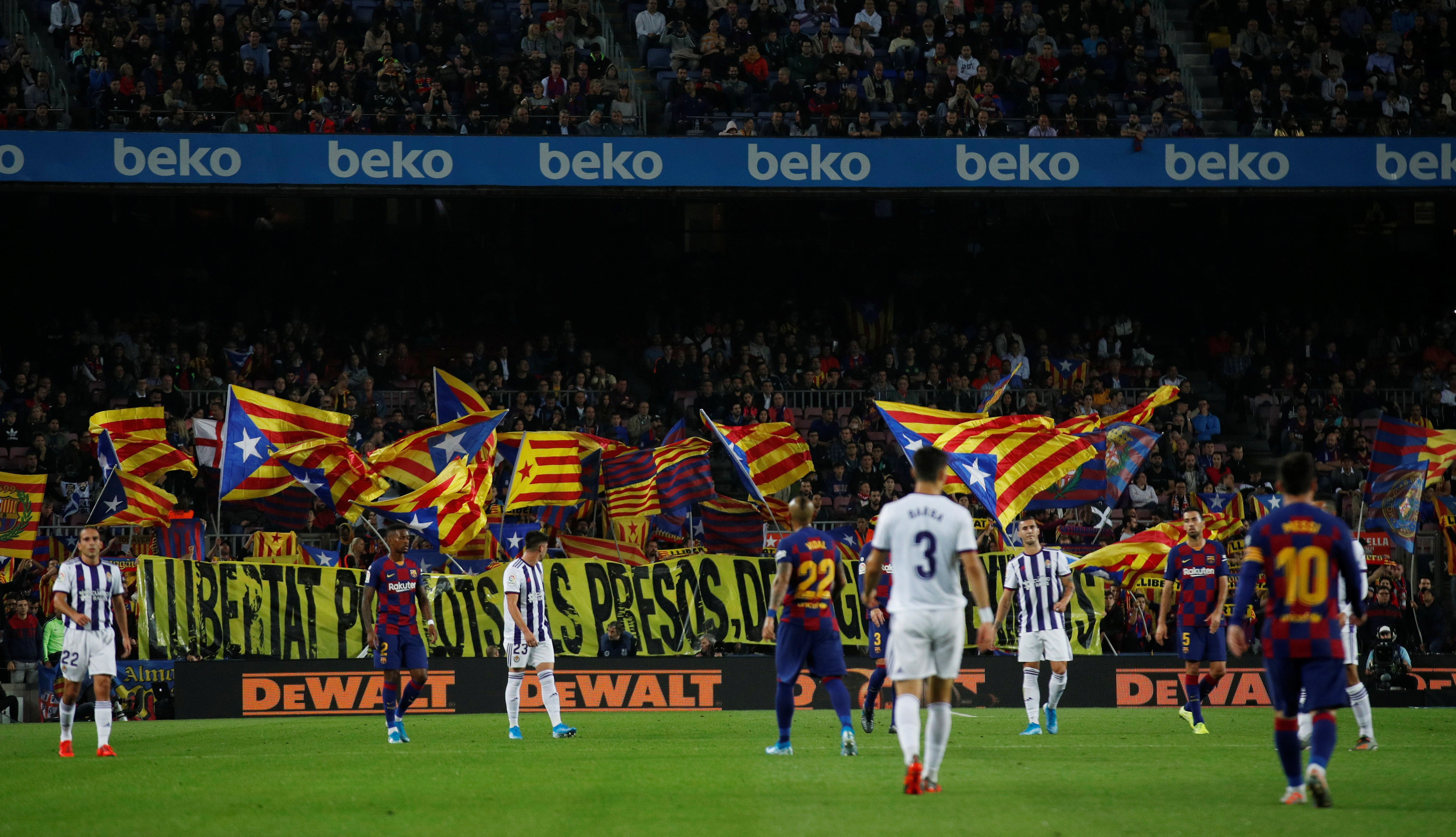 Tsunami Democràtic vuelve a hacer un llamamiento para el Clásico: "Lo jugamos todos" Tsunami Democràtic vuelve a hacer un llamamiento para el Clásico: "Lo jugamos todos"