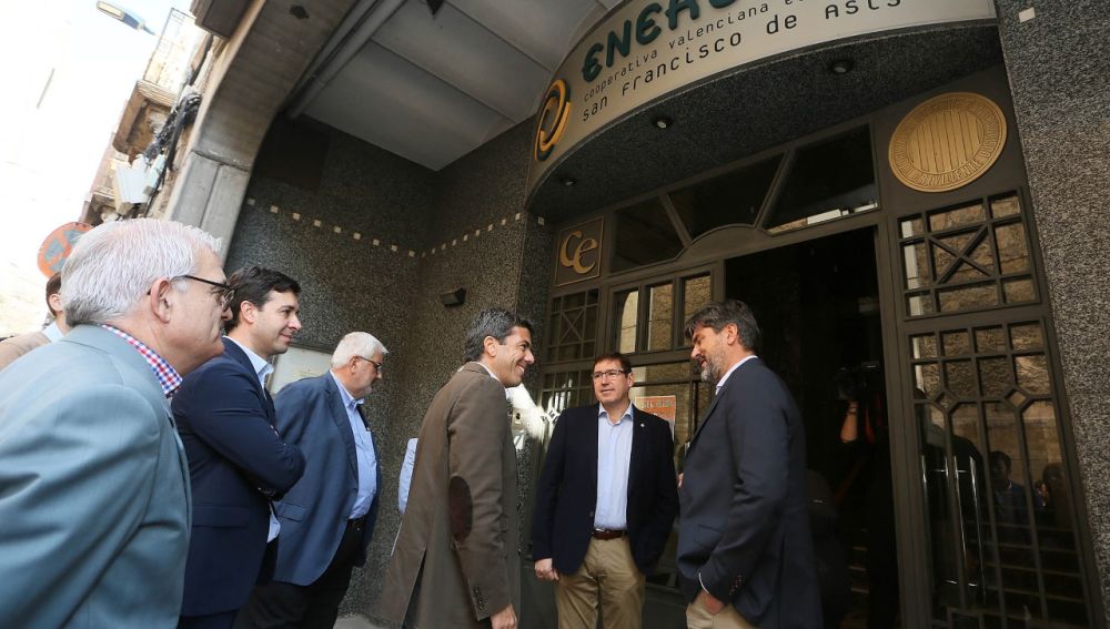 El presidente de la Diputación de Alicante en la Cooperativa Eléctrica de Crevillent.