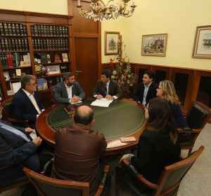 Reunión en el Ayuntamiento de Crevillent. Reunión en el Ayuntamiento de Crevillent.