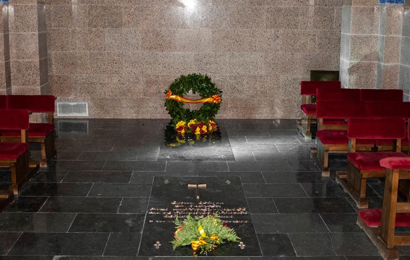 El Gobierno divulga las fotos de la tumba de Franco en Mingorrubio El Gobierno divulga las fotos de la tumba de Franco en Mingorrubio