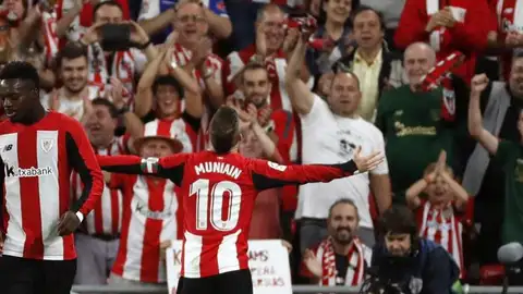 Muniain celebra un gol con la grada de San Mamés Muniain celebra un gol con la grada de San Mamés