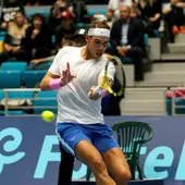 Rafa Nadal golpea una bola Rafa Nadal golpea una bola