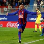 Orellana celebra su gol con el Eibar
