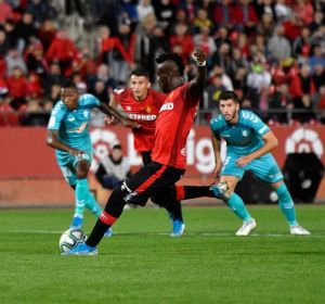 Lago junior lanza un penalti ante Osasuna Lago junior lanza un penalti ante Osasuna