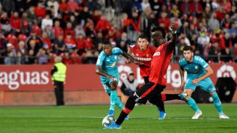 Lago junior lanza un penalti ante Osasuna
