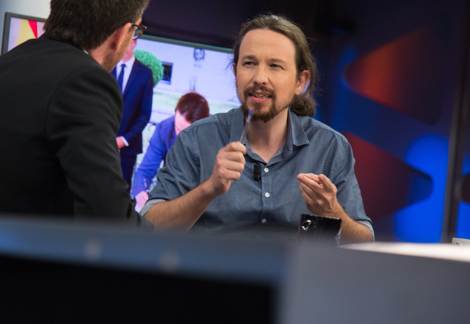 Iglesias carga contra Amancio Ortega: "Si quiere que tengamos buena sanidad, que pague los impuestos que le corresponden" Iglesias carga contra Amancio Ortega: "Si quiere que tengamos buena sanidad, que pague los impuestos que le corresponden"