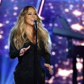 Mariah Carey anuncia la Navidad con un divertido video
