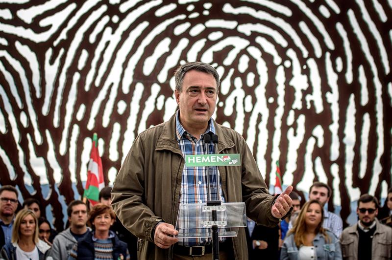 El PNV pide al PSOE que "levante el velo" sobre los secretos oficiales El PNV pide al PSOE que "levante el velo" sobre los secretos oficiales