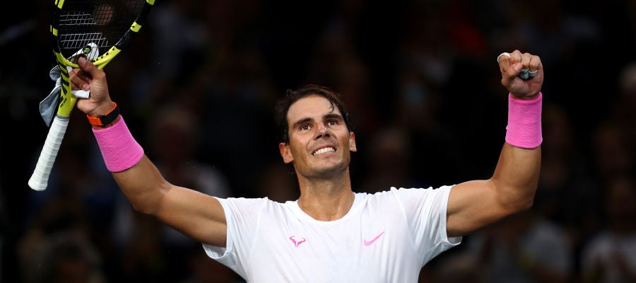Rafa Nadal celebra su victoria en el Másters 1000 de París Rafa Nadal celebra su victoria en el Másters 1000 de París