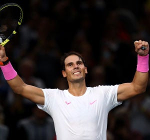 Rafa Nadal celebra su victoria en el Másters 1000 de París Rafa Nadal celebra su victoria en el Másters 1000 de París
