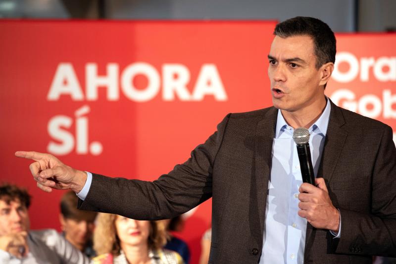 Sánchez descarta la gran coalición con el PP y reta a Iglesias a decir si le bloqueará Sánchez descarta la gran coalición con el PP y reta a Iglesias a decir si le bloqueará