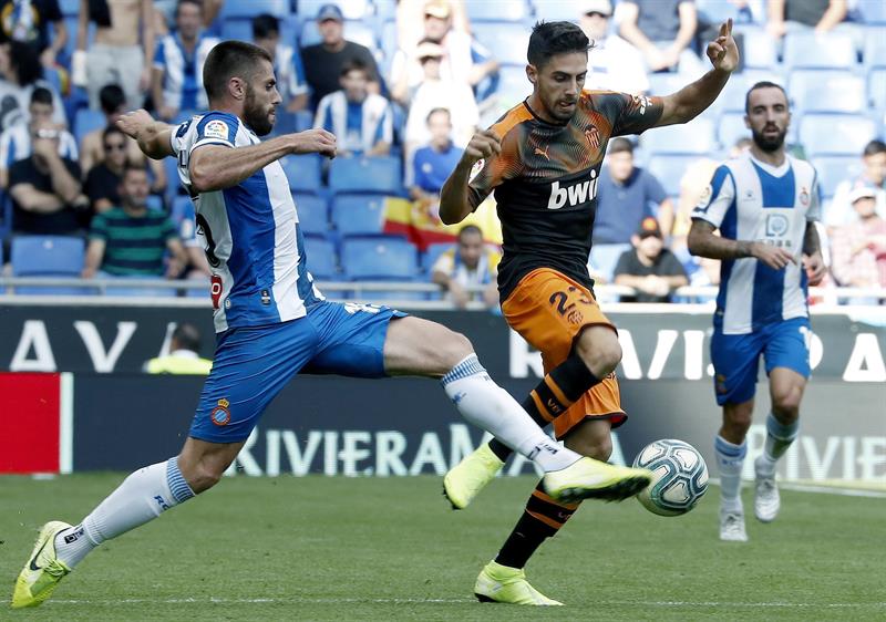 El Valencia remonta y hunde al Espanyol El Valencia remonta y hunde al Espanyol