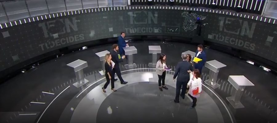 Despedida de Aitor Esteban y Espinosa de los Monteros en el debate de TVE Despedida de Aitor Esteban y Espinosa de los Monteros en el debate de TVE