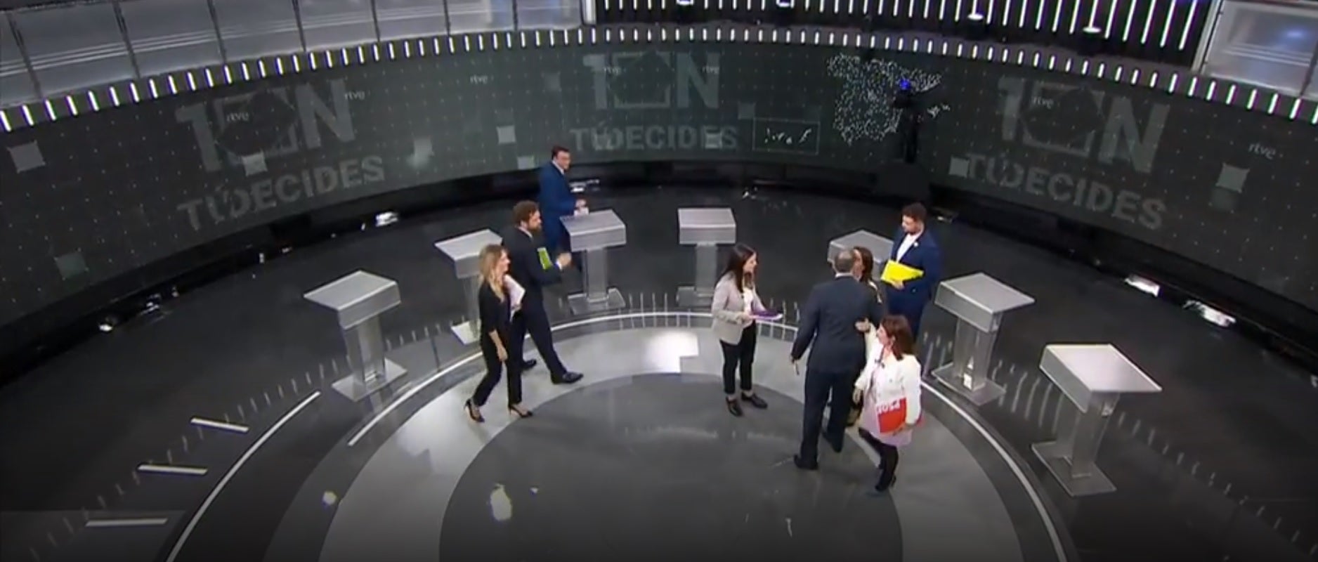 Aitor Esteban niega el saludo a Espinosa de los Monteros tras el debate de TVE por llamarles racistas Aitor Esteban niega el saludo a Espinosa de los Monteros tras el debate de TVE por llamarles racistas