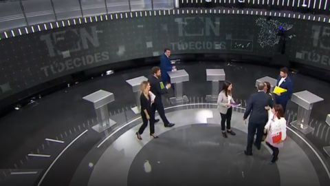 Despedida de Aitor Esteban y Espinosa de los Monteros en el debate de TVE