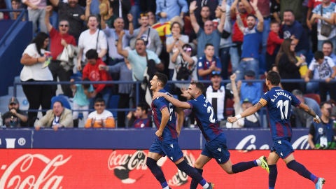 Los jugadores del Levante celebran un gol