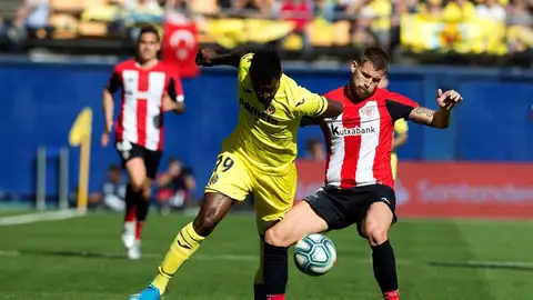 El centrocampista camerunés del Villarreal André Anguissa, disputa el balón con el delantero del Athletic de Bilbao Iker Muniain, en el partido de la décimo segunda jornada de LaLiga Santander, disputada en el Estadio La Cerámica, en Villarreal. El centrocampista camerunés del Villarreal André Anguissa, disputa el balón con el delantero del Athletic de Bilbao Iker Muniain, en el partido de la décimo segunda jornada de LaLiga Santander, disputada en el Estadio La Cerámica, en Villarreal.