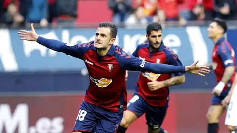 El jugador del Osasuna Juan Villar celebra un gol durante el partido ante el Deportivo Alavés El jugador del Osasuna Juan Villar celebra un gol durante el partido ante el Deportivo Alavés