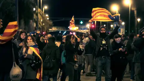 Los CDR convocan una cacerolada frente al Hotel Juan Carlos I para protestar por la visita del rey a Barcelona Los CDR convocan una cacerolada frente al Hotel Juan Carlos I para protestar por la visita del rey a Barcelona