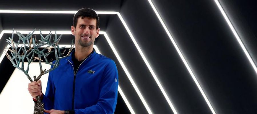Djokovic suma su quinta copa en París y se queda a un Másters 1.000 de Nadal Djokovic suma su quinta copa en París y se queda a un Másters 1.000 de Nadal