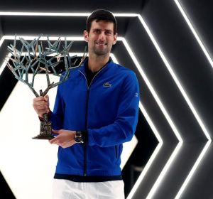 Djokovic suma su quinta copa en París y se queda a un Másters 1.000 de Nadal Djokovic suma su quinta copa en París y se queda a un Másters 1.000 de Nadal