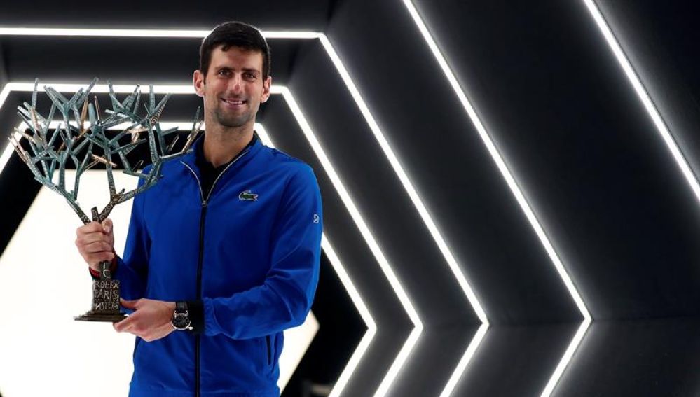 Djokovic suma su quinta copa en París y se queda a un Másters 1.000 de Nadal