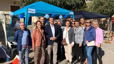 Una delegación del PP balear, encabezada por el presidente de la formación en las islas, Biel Company, en plena campaña electoral. Elecciones 10N