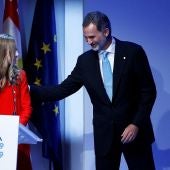 Felipe VI y su hija Leonor, en los premios Princesa de Girona