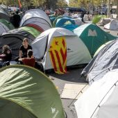Estudiantes acampados en plaza Universidad de Barcelona