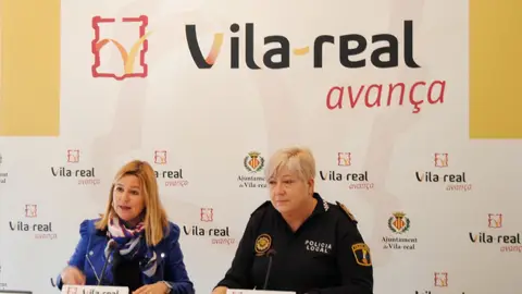 La regidora de Seguretat Ciutadana, Silvia Gómez i la inspectora de la Policia Local Rosana Gallardo en la presentació de la I Setmana de la Mediació Policial. La setmana formativa tindrà lloc del 9 al 13 de desembre en la Prefectura de la Policia Local.