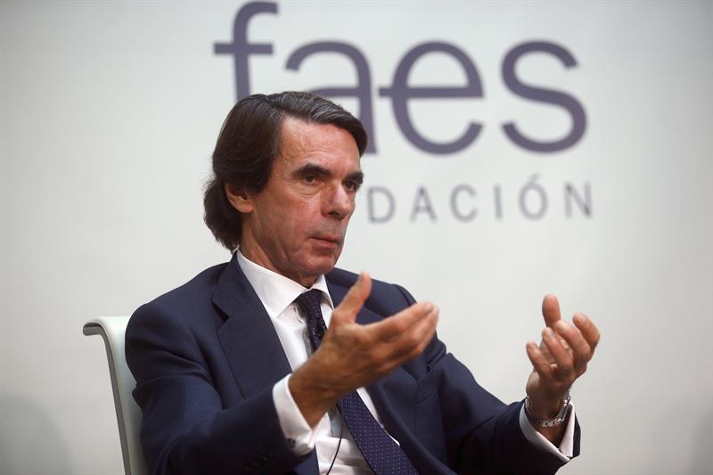 José María Aznar: "Pedro Sánchez pasará a los manuales de historia por su profunda inutilidad" José María Aznar: "Pedro Sánchez pasará a los manuales de historia por su profunda inutilidad"