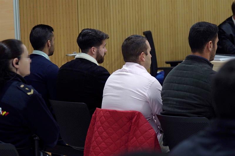 Tres amigos de 'La Manada' dicen que no recuerdan el vídeo de los supuestos abusos a una chica en Pozoblanco Tres amigos de 'La Manada' dicen que no recuerdan el vídeo de los supuestos abusos a una chica en Pozoblanco