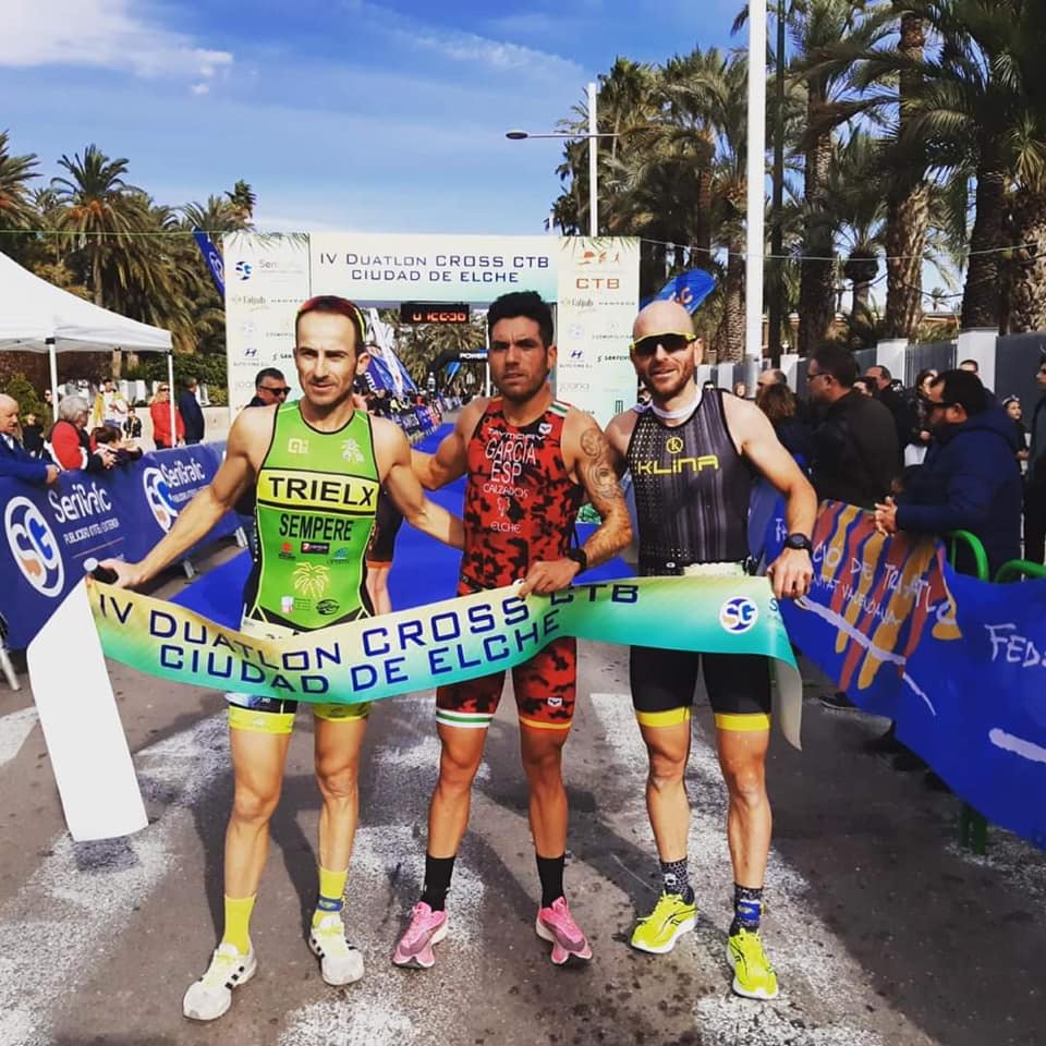 Juanpe García y Maje Sánchez se imponen en el Duatlón de Elche Juanpe García y Maje Sánchez se imponen en el Duatlón de Elche