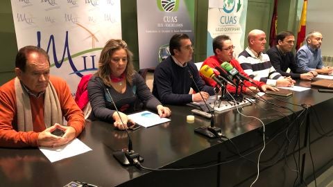 Los regantes del Alto Guadiana, durante la rueda de prensa celebrada en Alc&aacute;zar de San Juan