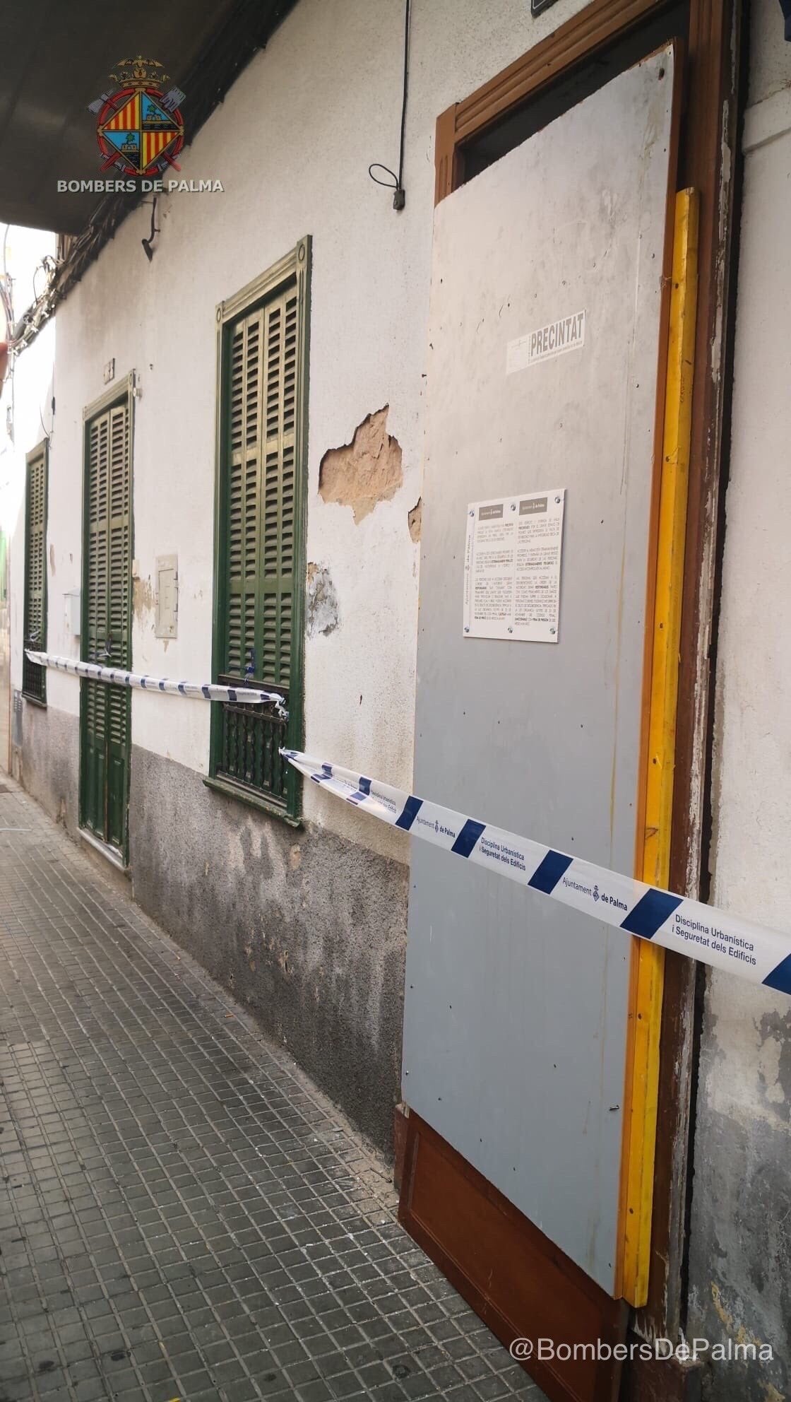 Desalojan dos edificios en Pere Garau por peligro de derrumbe Desalojan dos edificios en Pere Garau por peligro de derrumbe