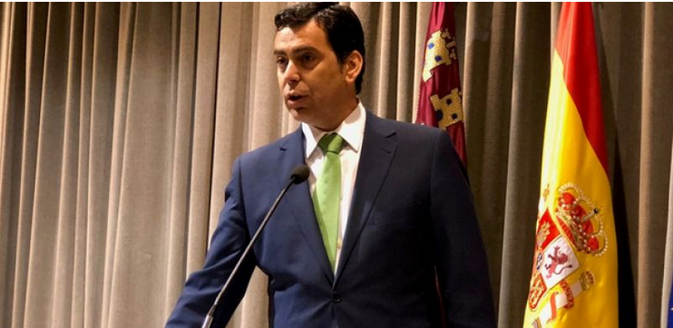 José Ramón Díez de Revenga se deshace de sus acciones en la empresa AZENTIA a los pocos días de ser nombrado consejero de Fomento José Ramón Díez de Revenga se deshace de sus acciones en la empresa AZENTIA a los pocos días de ser nombrado consejero de Fomento