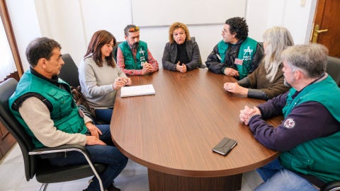 Instantes de una reuni&oacute;n entre ayuntamiento e Iguales en Acci&oacute;n