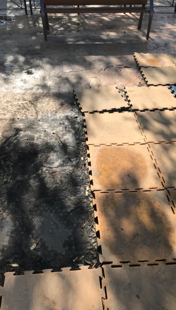 Estado en el que se encuentra la zona de juegos infantiles aludida por Cs Elche.