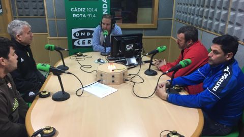Componentes del C&aacute;diz Cf Genuine visitan los estudios de Onda Cero C&aacute;diz.