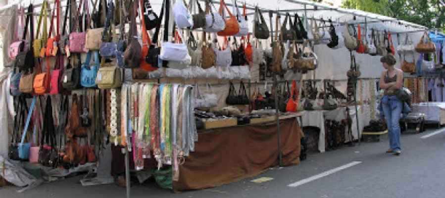 Los vendedores del mercadillo deben 121.000 euros al Ayuntamiento de Palencia Los vendedores del mercadillo deben 121.000 euros al Ayuntamiento de Palencia