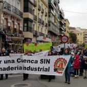 La plataforma "Pueblos Vivos" durante la protesta por las calles de Cuenca en 2019